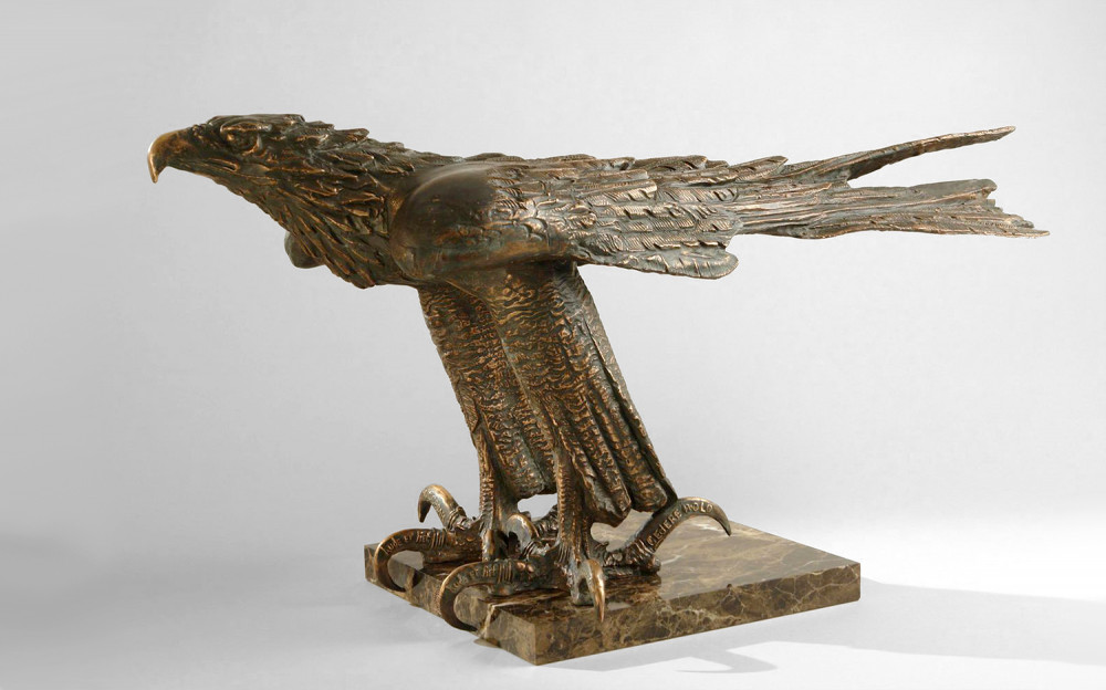 Бронзовая статуэтка Орел - охотник
